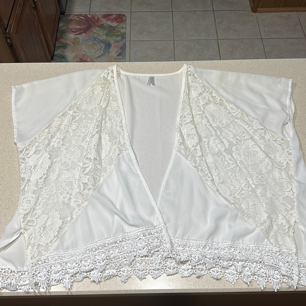 Lace kimono